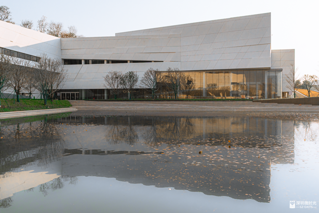 新地标！漂在水上的「白色山丘」，羡慕龙华人！