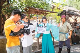 入乡随“服”，美景美服美不胜收（文化中国行·有一种风华叫中国·华服风④）图片