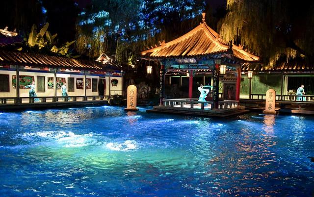 一年四季 泉在济南 | 趵突泉沉浸式夜游《趵突夜画》璀璨启幕  打造泉城夜游新地标