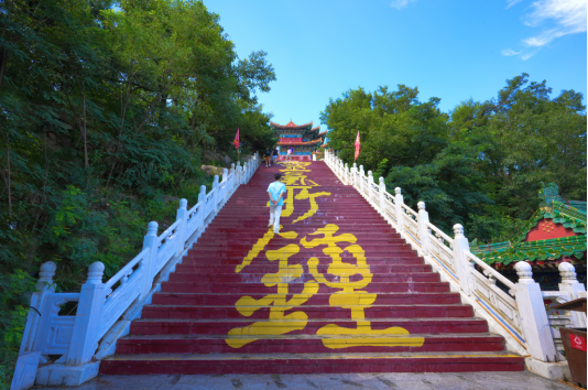 心跳加速！山东首家千米悬崖秋千亮相沂山，引爆尖叫！全免费畅玩！