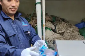 将海上垃圾碾碎后从南太平洋运回处理！为舟山远洋渔民点赞图片