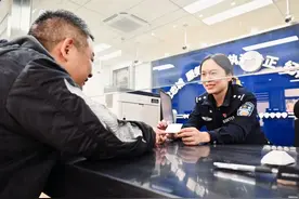 本周五晚上，“夜间办证”专场来啦！无需预约就近换→图片