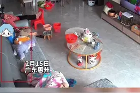 高压锅做饭突然爆炸，女子连滚戴爬逃出厨房，还好反应快，没有受伤！图片