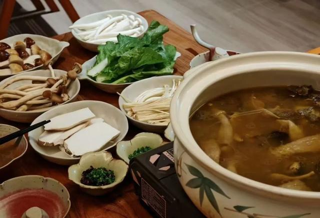 在上班和上进中，选择了上茶——住进红岩坝民宿，把生活泡成一杯茶​