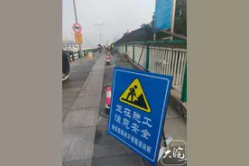 六安市新安大桥桥栏加高工程开始施工图片
