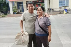 湖南女子打工失联23年，家人保留座机十几年等电话：如今带着女儿回来了图片