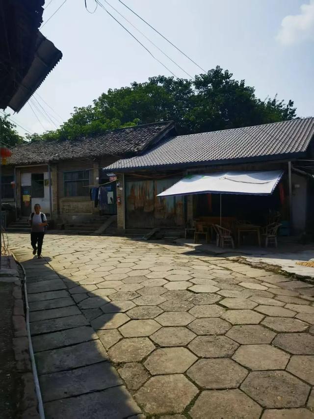 穿越龙泉山，发现一个「活的」老场镇