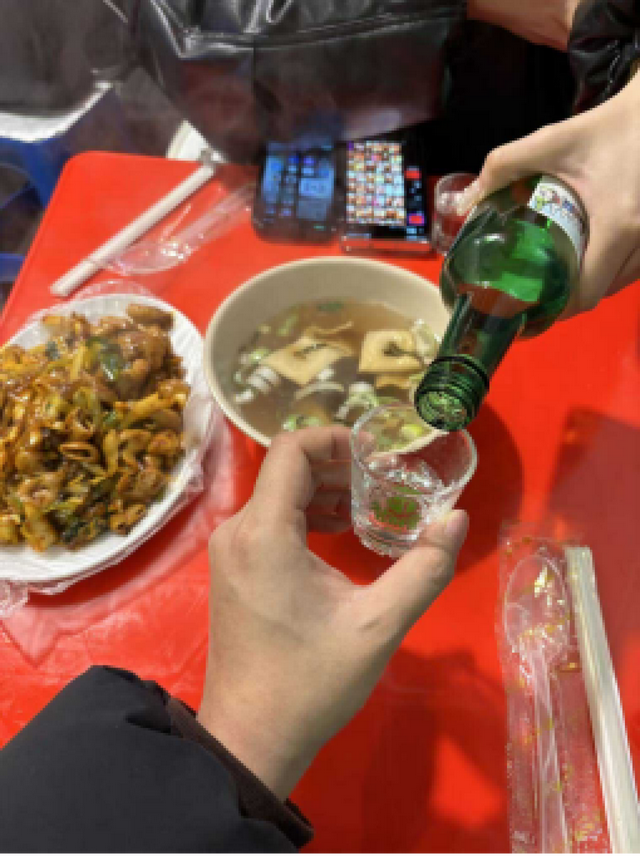 中国人嫌“村”的首尔，在街头上演“东亚故事”