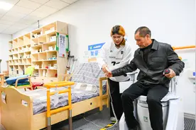 老年产品和服务消费空间巨大  银发经济正成为推动高质量发展重要引擎图片