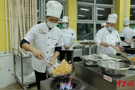 幼儿园大厨拼才艺，匠心膳食促成长图片