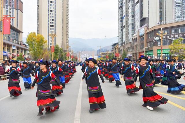 【冬季暖阳 凉山不凉】点燃全场！越西达体舞展演活动精彩上演