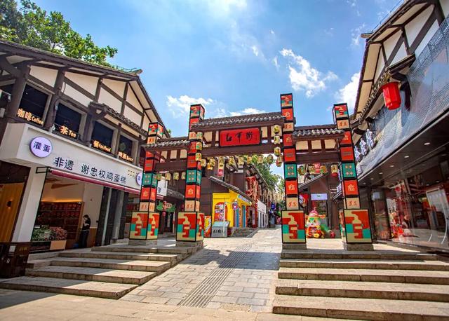 双向奔赴！来一场红城烟火之旅