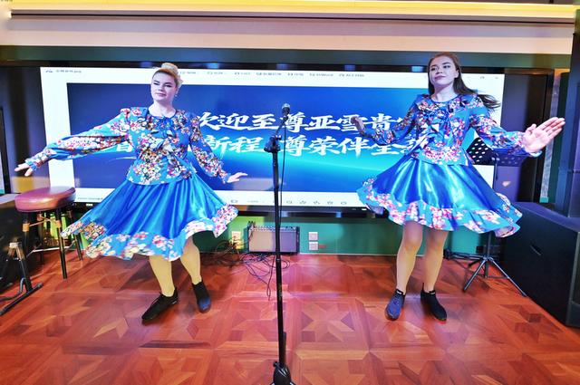 “伊春号-至尊亚雪”旅游专列首次“试跑”