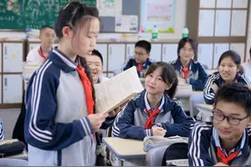 在纯真的年纪写最美的文章，这堂中学语文课凭什么冲上热搜？图片