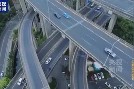 群里发一句“今天阳光明媚”，送钱电话就来了……图片
