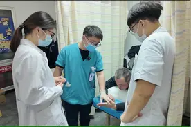 门诊预约“秒光”！青岛医生仝乐中医新思路让小针刀疗法热起来图片