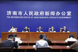 济南更新新能源公交车 平均每辆车补贴8万元图片