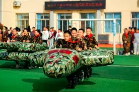 超燃！青岛八大峡小学举行国防军事运动会图片