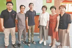 时隔19年，他和5位老师重逢 同校同站三尺讲台图片