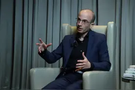 对话历史学家尤瓦尔·赫拉利：人类应避免AI时代落下“硅幕”图片