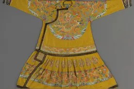 “国采与宫色”：清宫旧藏织绣服饰将展北京图片