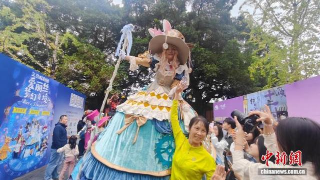 戏剧漫游桂林城  “爱丽丝”带游客赴山水奇幻之约