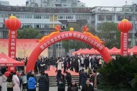 渝北区双凤桥街道举办春风行动招聘会图片