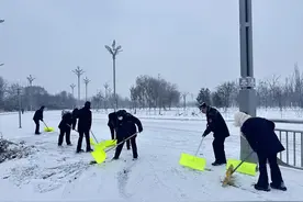【市县融媒声音】红古：积极应对降雪 全力保障道路畅通与市民出行图片