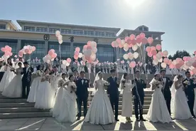爱如海大，樱式浪漫！海大举行集体婚礼，百对校友新人返校图片