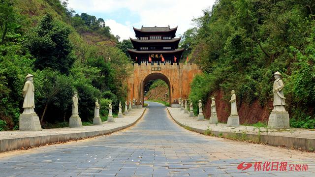“京昆古驿道 智驾雪峰山”百城万车自驾游精品线路发布 从即日起至年底，怀化50家A级旅游景区门票免费
