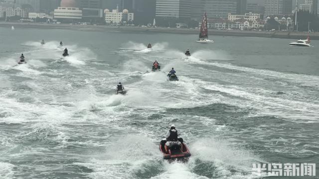 这里是青岛｜从13岁到53岁都能玩，青岛摩托艇骑手跨海穿越，展现水上运动魅力