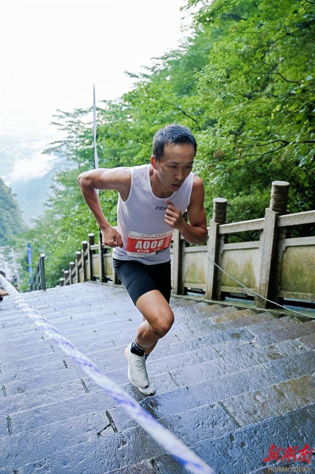 2025“冲顶天门”全国登山挑战赛（张家界天门山站）圆满落幕