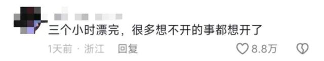 贵州漂流筏上的人生没有烦恼，只有：喝不完山泉水、尖叫声和洋芋香