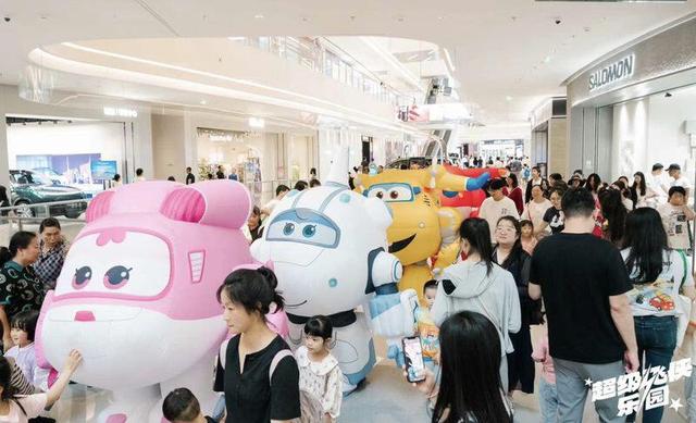 昆明娃暑期的快乐 就是与奥特曼超级飞侠一起冒险