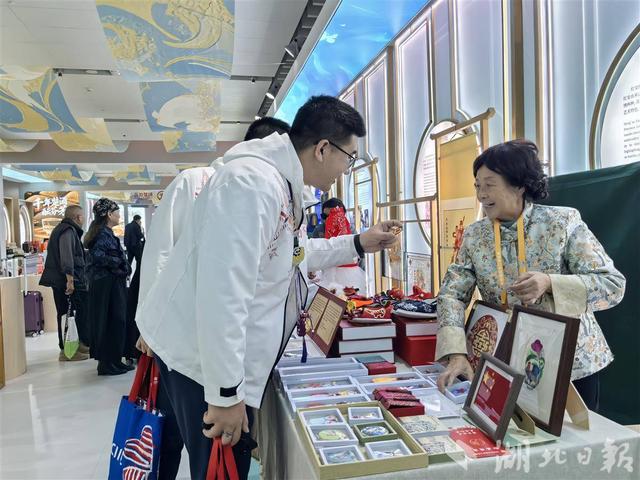 在进博会遇见湖北丨“四叶草”里 湖北向世界发出邀约