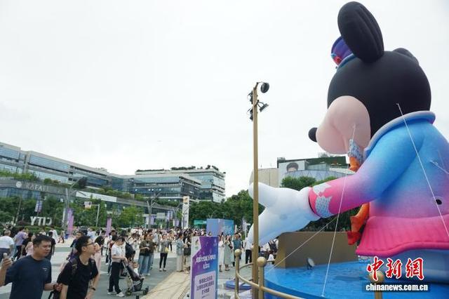 香港迪士尼20周年庆典主题展览走进成都