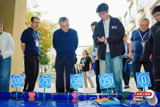 在太空里如何给蜜蜂建一座“花房”？未来工程师们“逐梦苍穹”