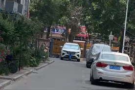 辽宁葫芦岛一老人自制电梯上五楼，居委会：曾申请专利，目前已拆除图片