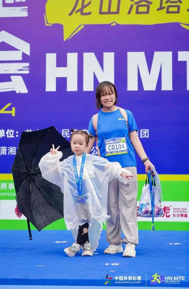 徒步大会与星空音乐会点亮湘西洛塔，八百行者“向野而行”