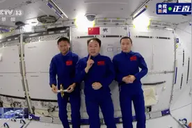 “天宫课堂”上，航天员把表演道具吃了图片