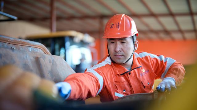 “木耳书记”带乡亲搭上电商快车、从码头工人成长为“大国工匠”……“青岛故事”巡回宣讲首场开讲