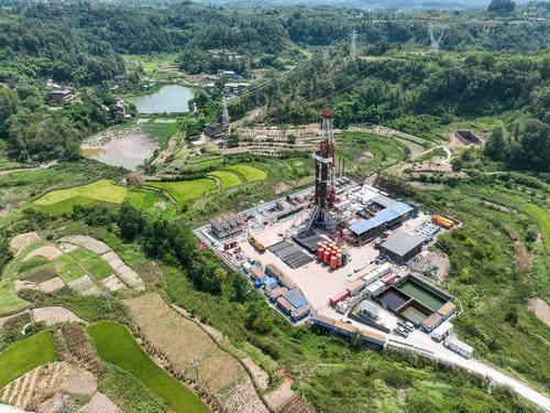重报深一度｜四川盆地首个油田诞生 重庆页岩油助力中国能源“破冰”