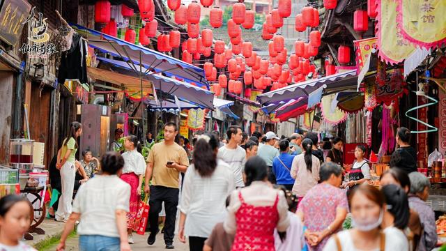 旅游综合收入18．37亿元 自贡国庆大假交出亮眼成绩单