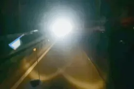 “还算个人嘛？”父亲醉酒后欲狠摔1岁幼儿图片