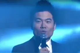 “我原本平凡得不值一提，是不可多得的爱为我镀了金身”，新东方30周年庆典上董宇辉献唱《我是如此相信》图片
