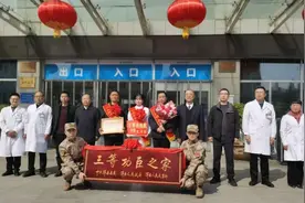 排面拉满！立功喜报送到了军嫂单位图片