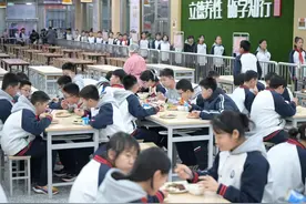 北京中小学生新学期第一餐已开吃，高校餐饮专业团队研发营养菜单图片