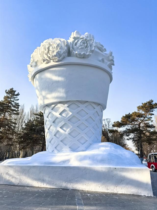 “尔滨”吸引力再加码！芝士芝麻国宝兄弟现身太阳岛雪博会