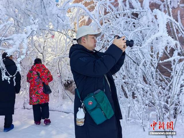 海外华媒吉林赏“秋日冬景”：“雾凇之都”四季皆可戏雪