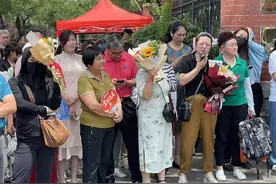 高考催生鲜花经济 考点附近花店销量爆棚图片